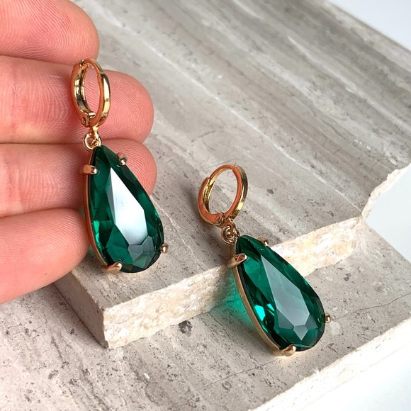 Emerald Glass single drop prong set stone Earrings ~NWT - Picture 6 of 10